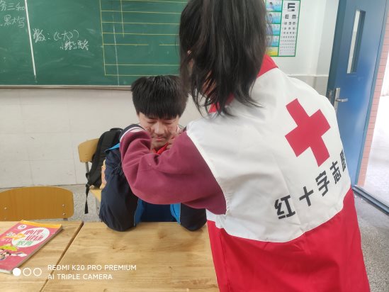 南京市江宁区觅秀街中学开展“全国爱眼日”宣传活动2