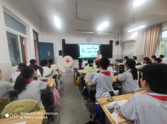 南京市觅秀街中学开展“全国近视防控月”宣传教育活动5