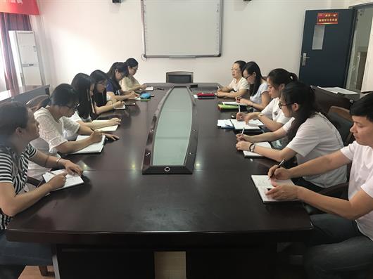 南京市觅秀街中学召开学期班主任总结会议